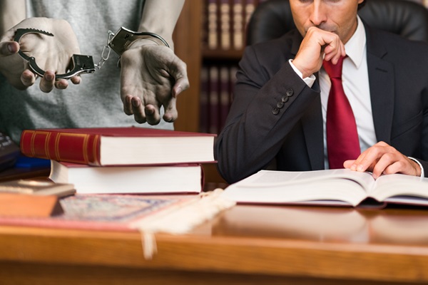 Look for these factors when hiring a criminal lawyer