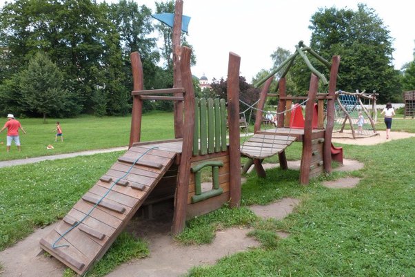 Factors to Consider While Choosing the Playground Equipment