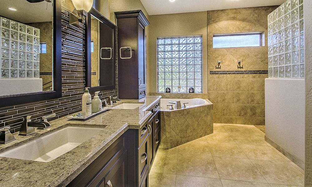 Small Bathroom Renovation in Scottsdale: Completing a Project that Satisfies Your Needs