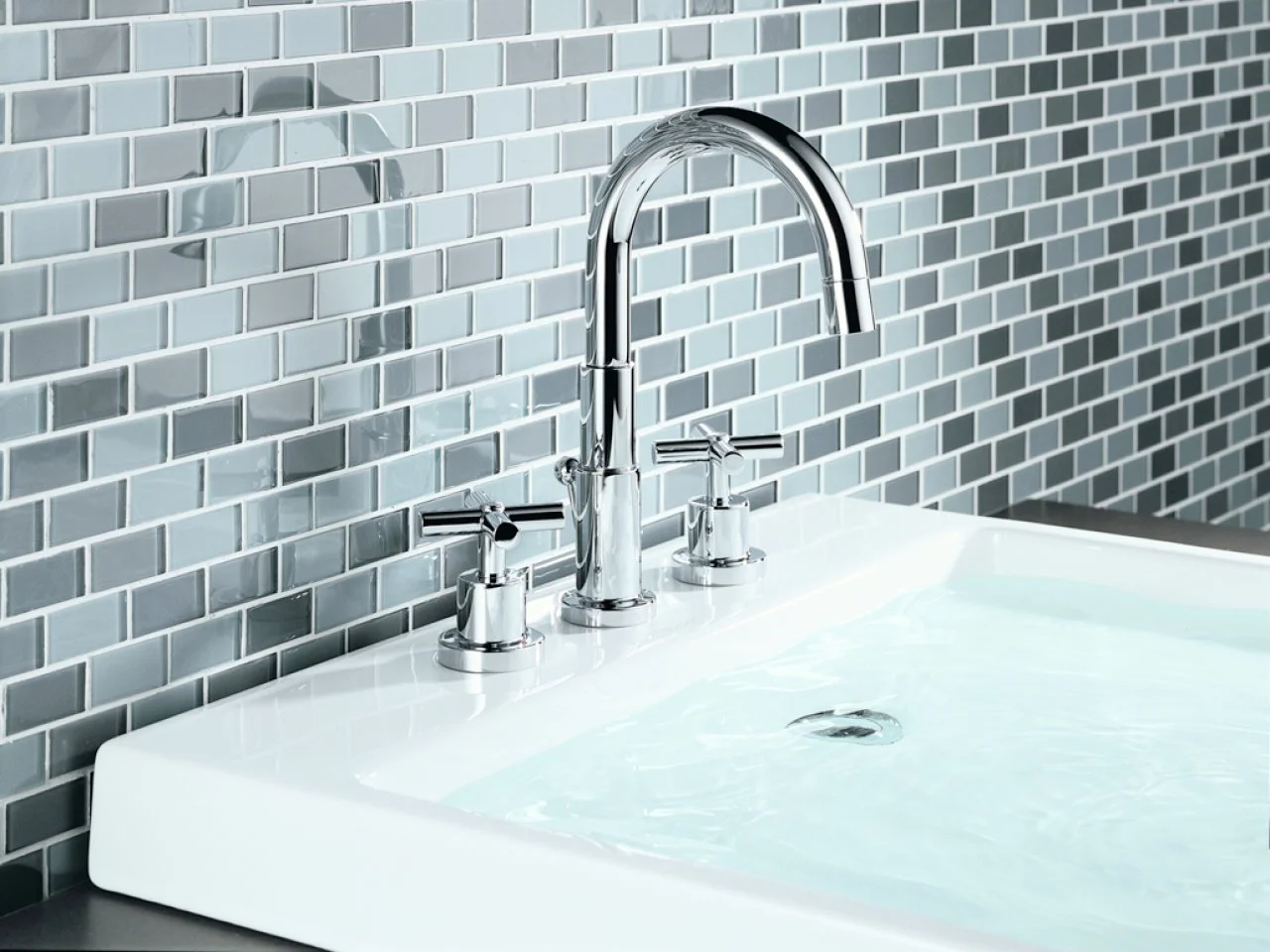 Why Single-Hole Faucets Are Perfect for Modern Bathrooms