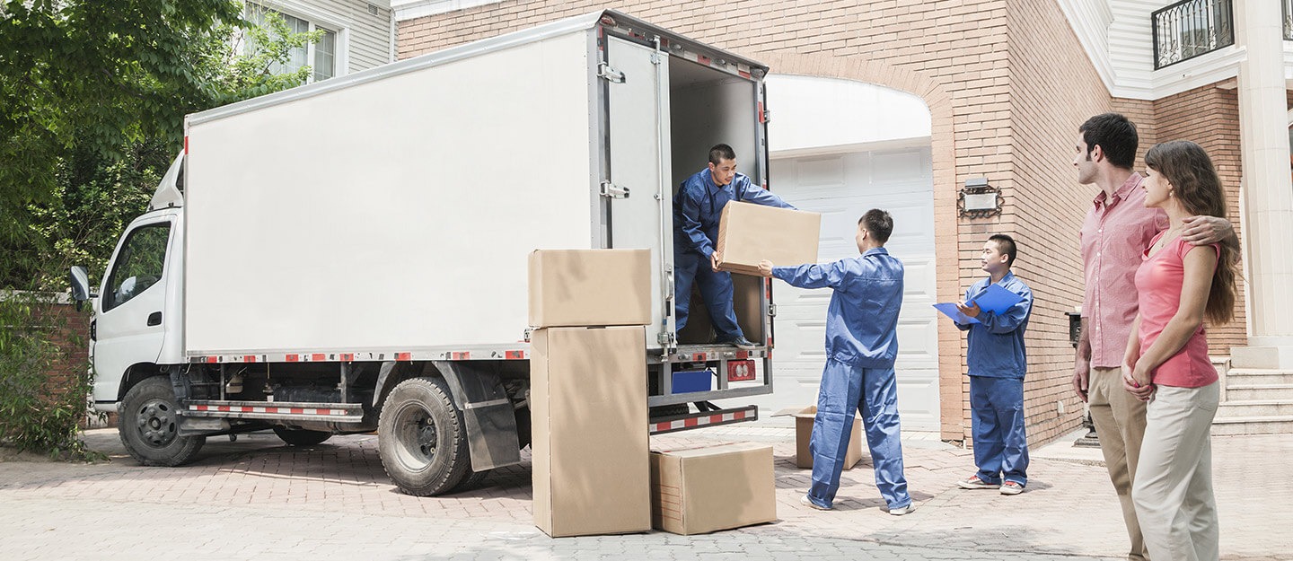 Smooth Moves in the Desert: Finding the Right Hands for Your Home Move in Dubai