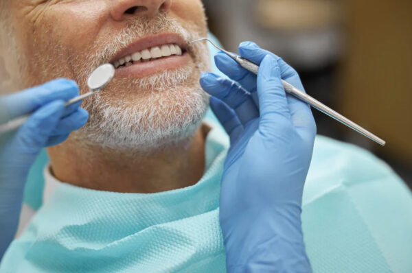 Which Hollywood Smile Clinics Offer the Best Care?